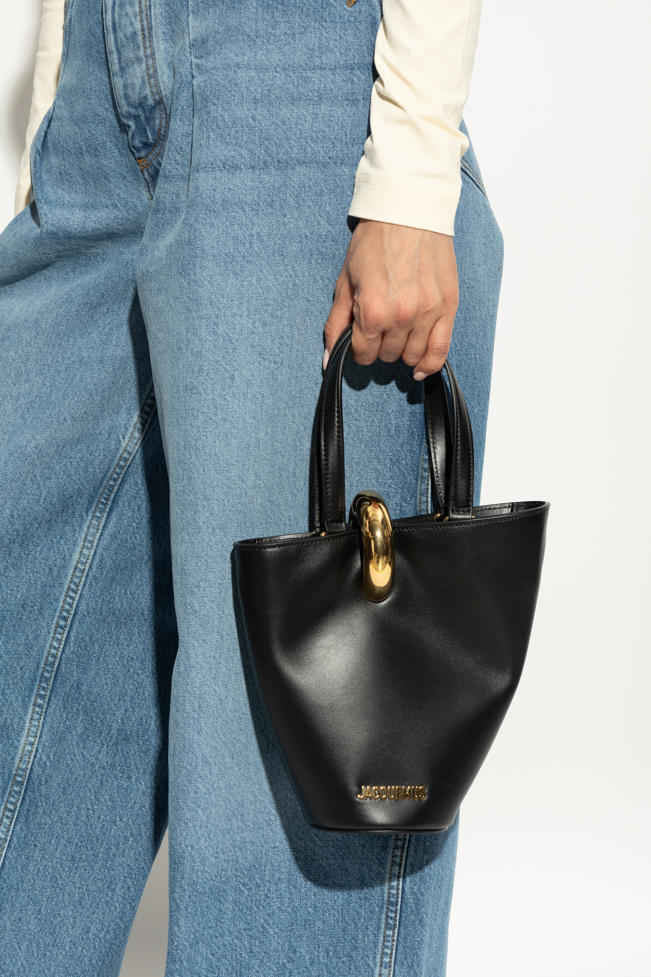 【JACQUEMUS】Bambola スモール ミニバケットバッグ ブラック 25EBAW00412AC01C01990_18.jpg?